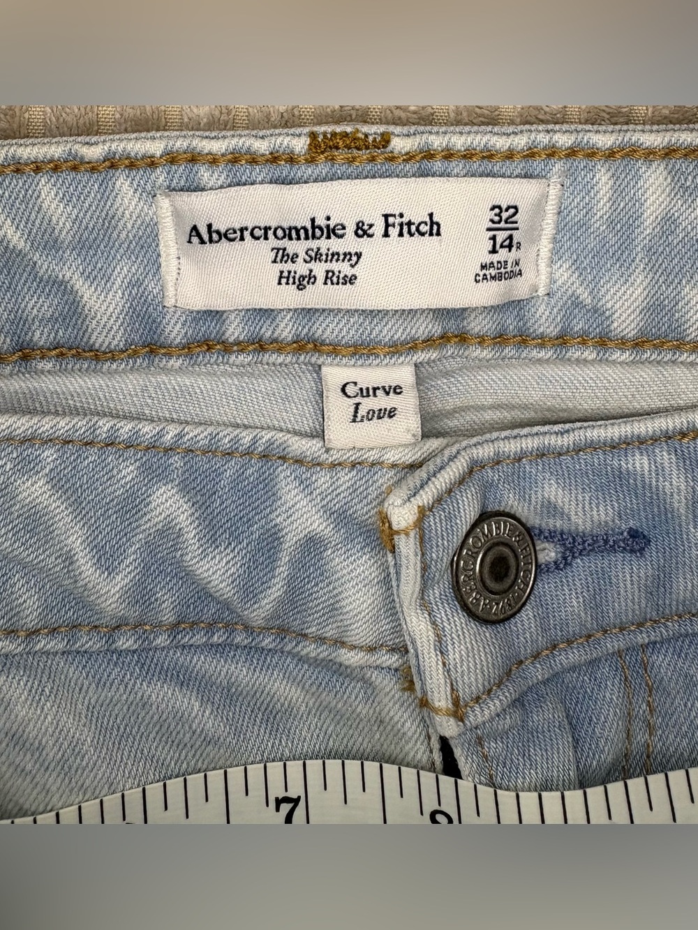 Abercrombie & Fitch Curve Love Light Wash Skinny High Rise Jeans Size 32/14 - Picture 2 of 6